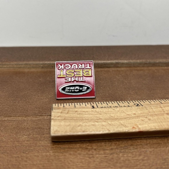 E-ONE The Best Truck Firefighter Metal Lapel Pin Button - Picture 3 of 3